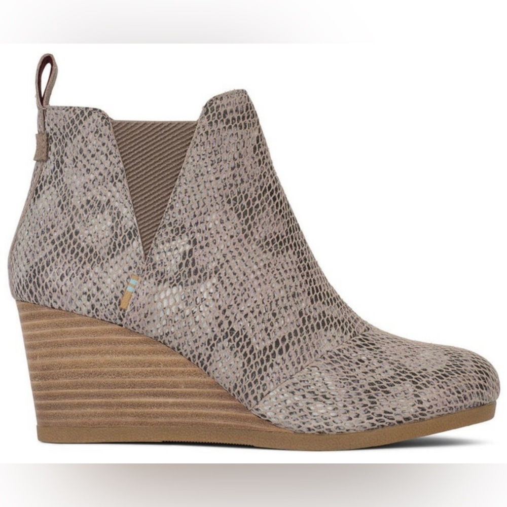NWT TOMS Cobblestone Snake Printed Kelsey Wedge Boots, Size 5.5